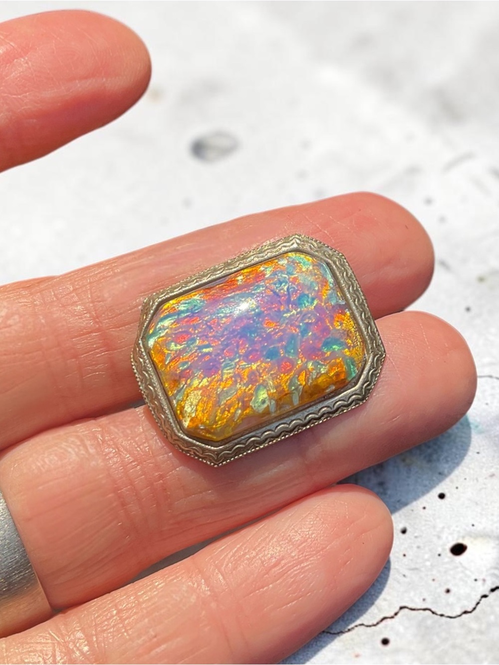🌺Stunning Vintage Dragon’s Breath Glass Brooch